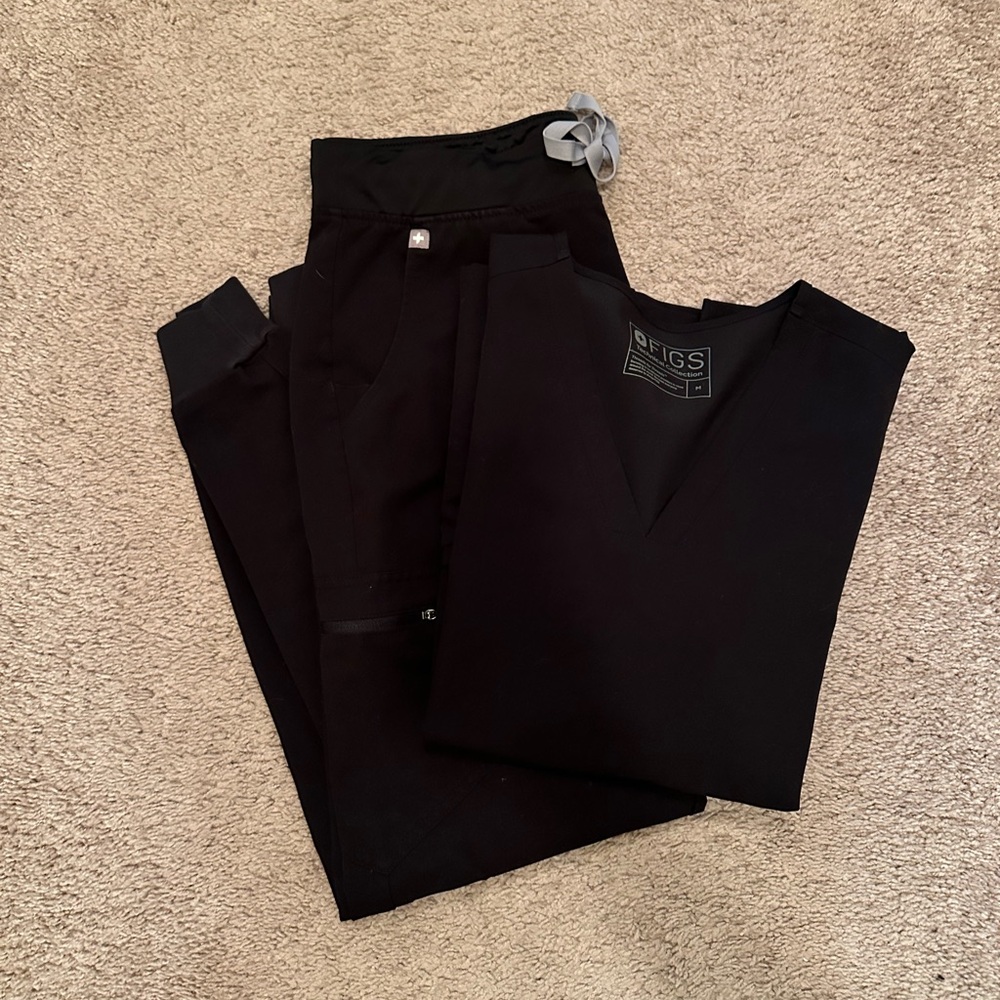 Figs scrub set in black (medium regular zamora joggers, medium two-pocket top)